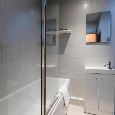 Base Serviced Apartments - City Road Chester Exterior photo