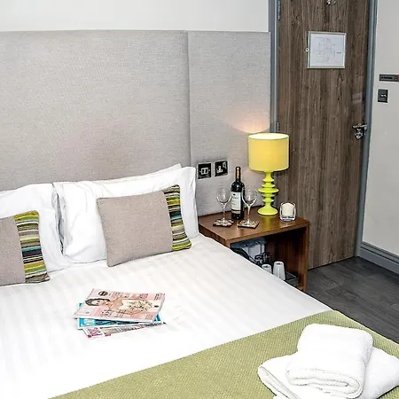 Base Serviced Apartments - City Road Chester Exterior photo