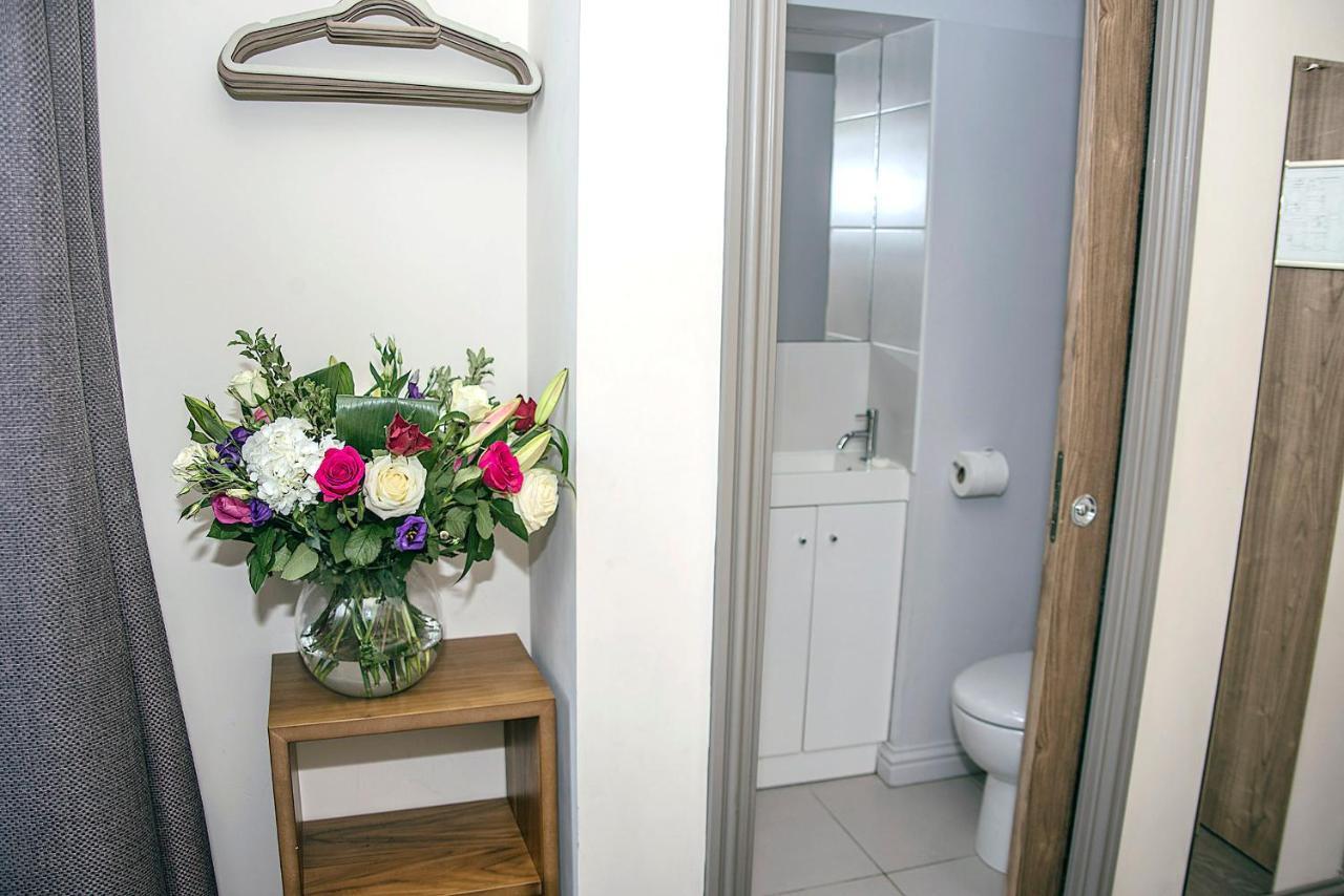 Apartment Base Serviced - Road *