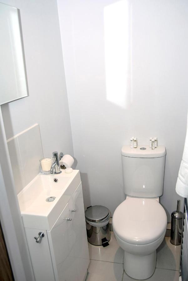 Apartment Base Serviced - Road *