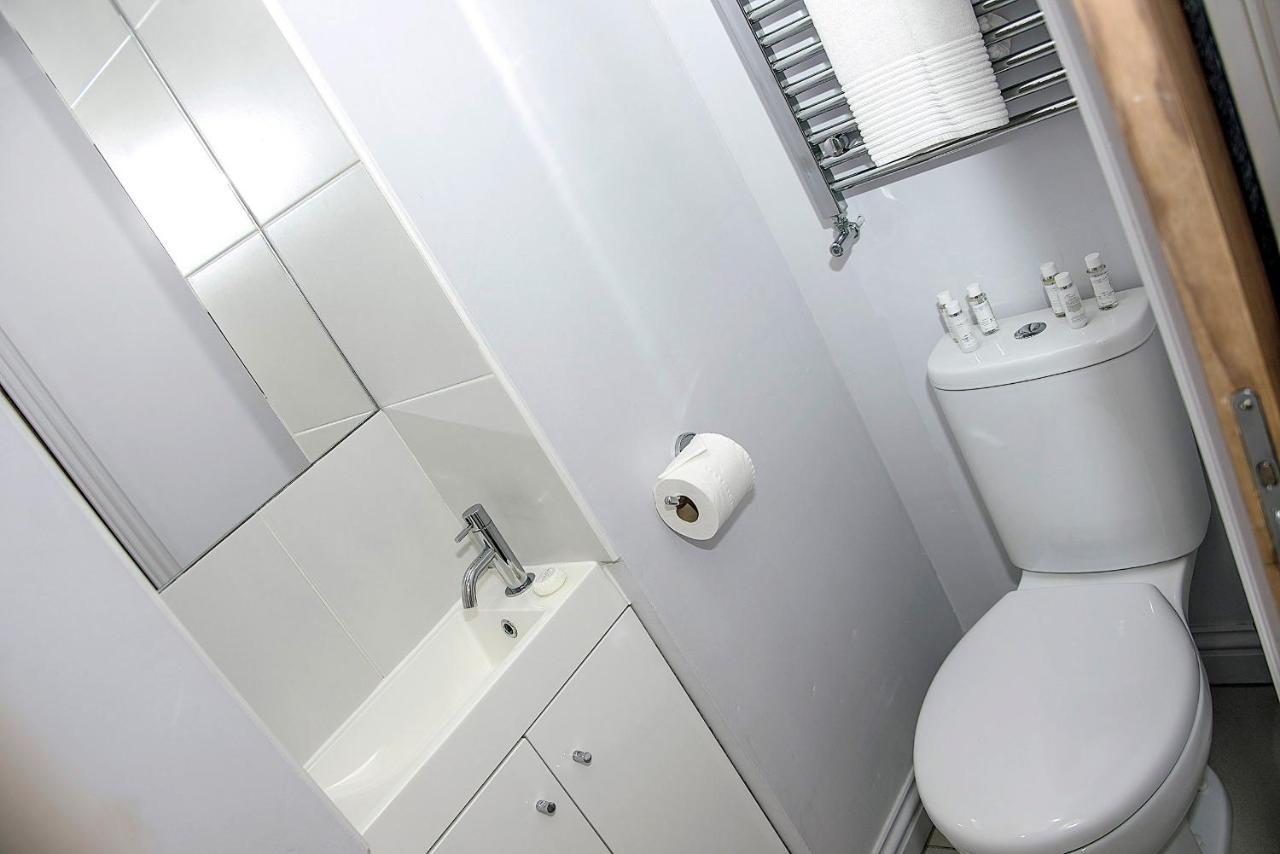 Apartment Base Serviced - Road *