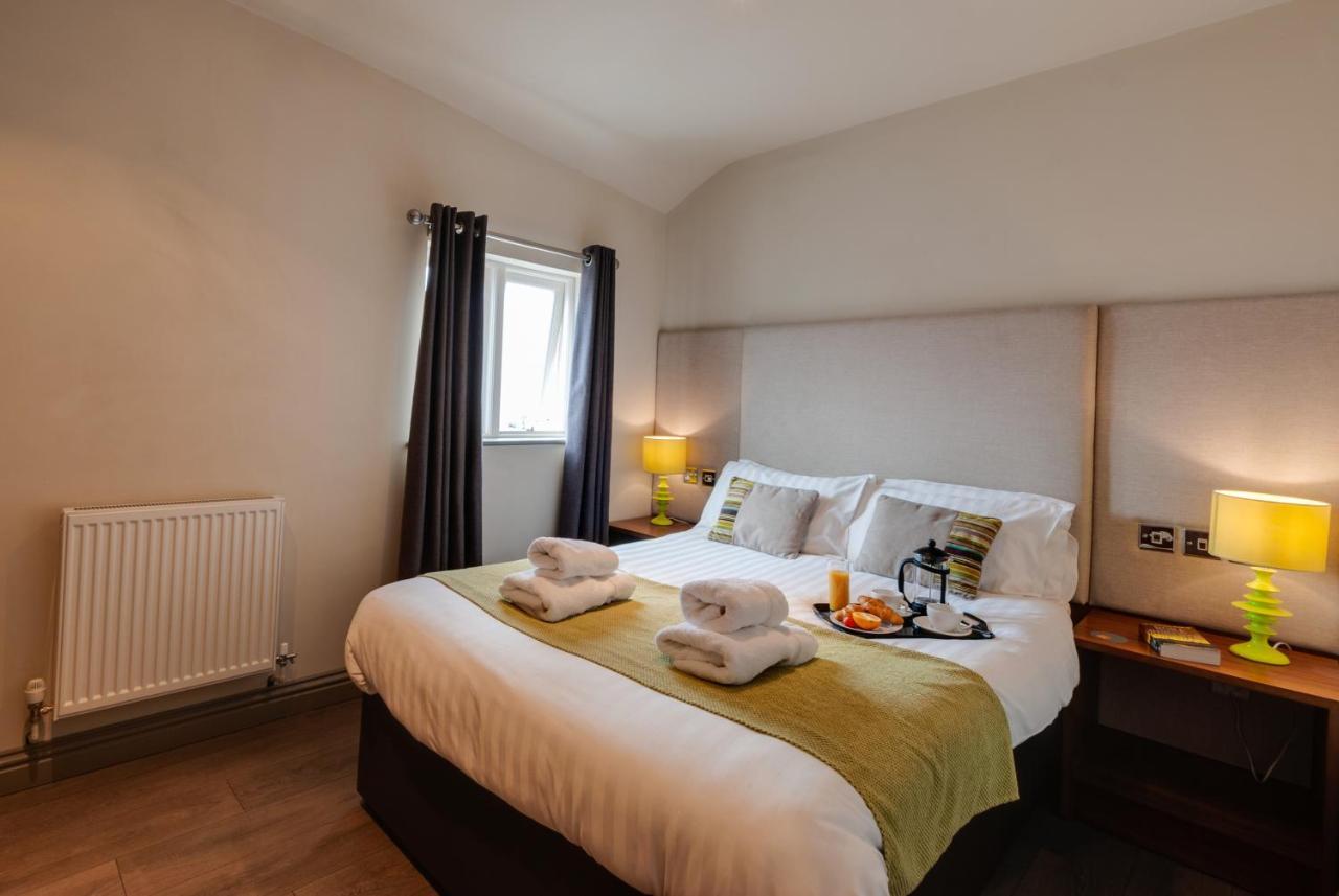 Apartment Base Serviced - Road *