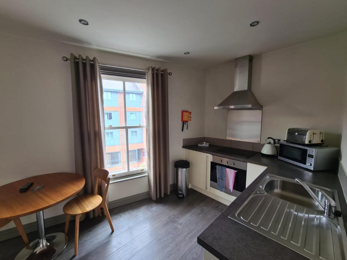 Apartment Base Serviced - Road